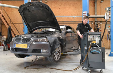 De BMW FRM module is te vinden bij de pedalen, vandaar ook de naam beenruimte module